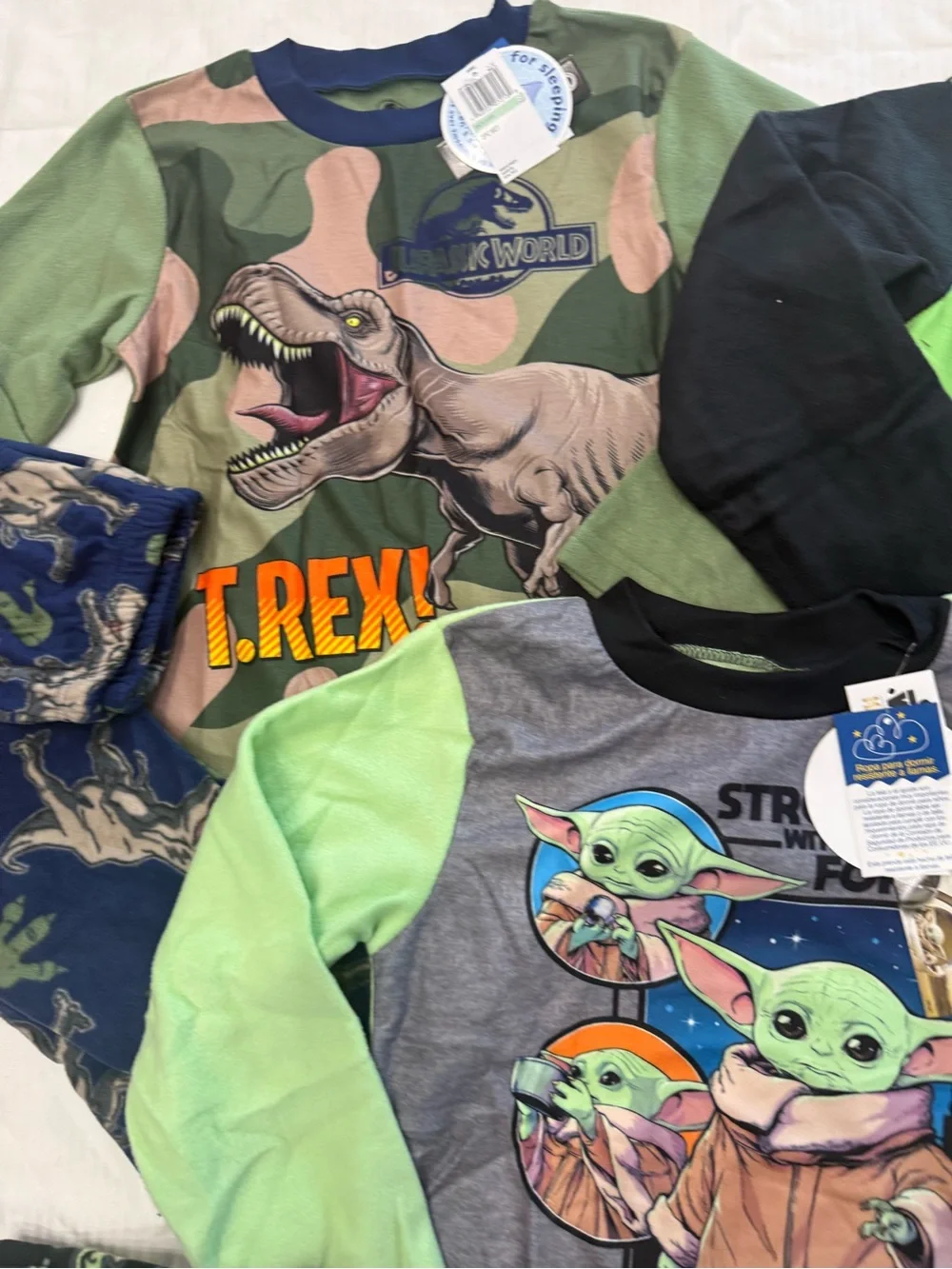 New boys Sz 8 Star Wars Baby Yoda Green & Gray Long-Sleeve Top bundle